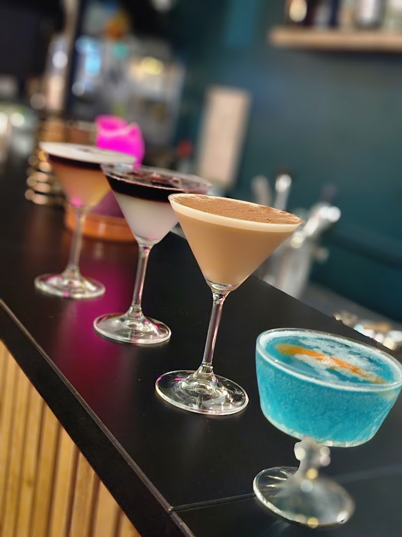 Libre 21: appealing photo of bar drinks