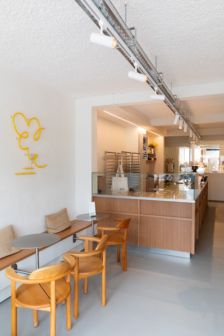 Bob Artisan Bakery & Coffee: clean, professional interior shop photo
