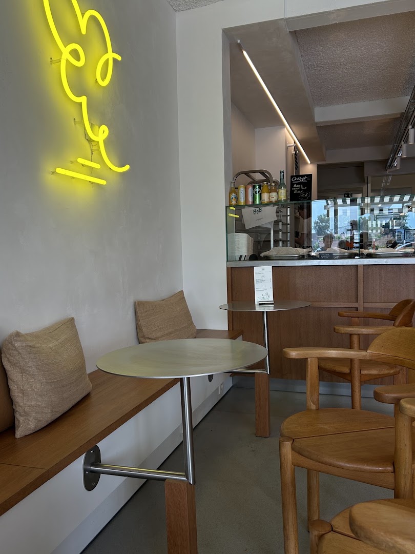 Bob Artisan Bakery & Coffee: clear, inviting interior shop photo
