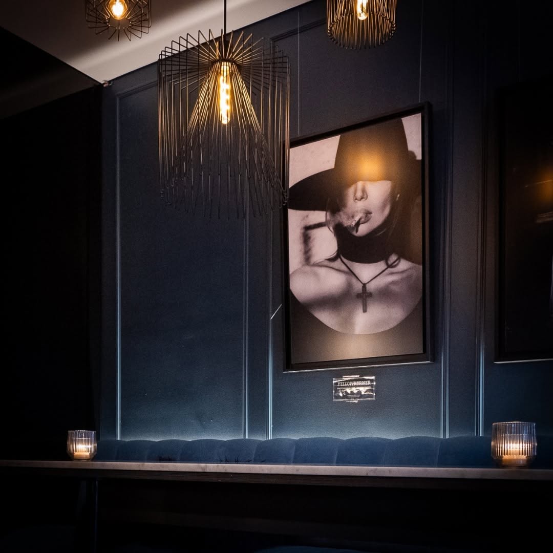 Café Happy: professional interior atmosphere shot