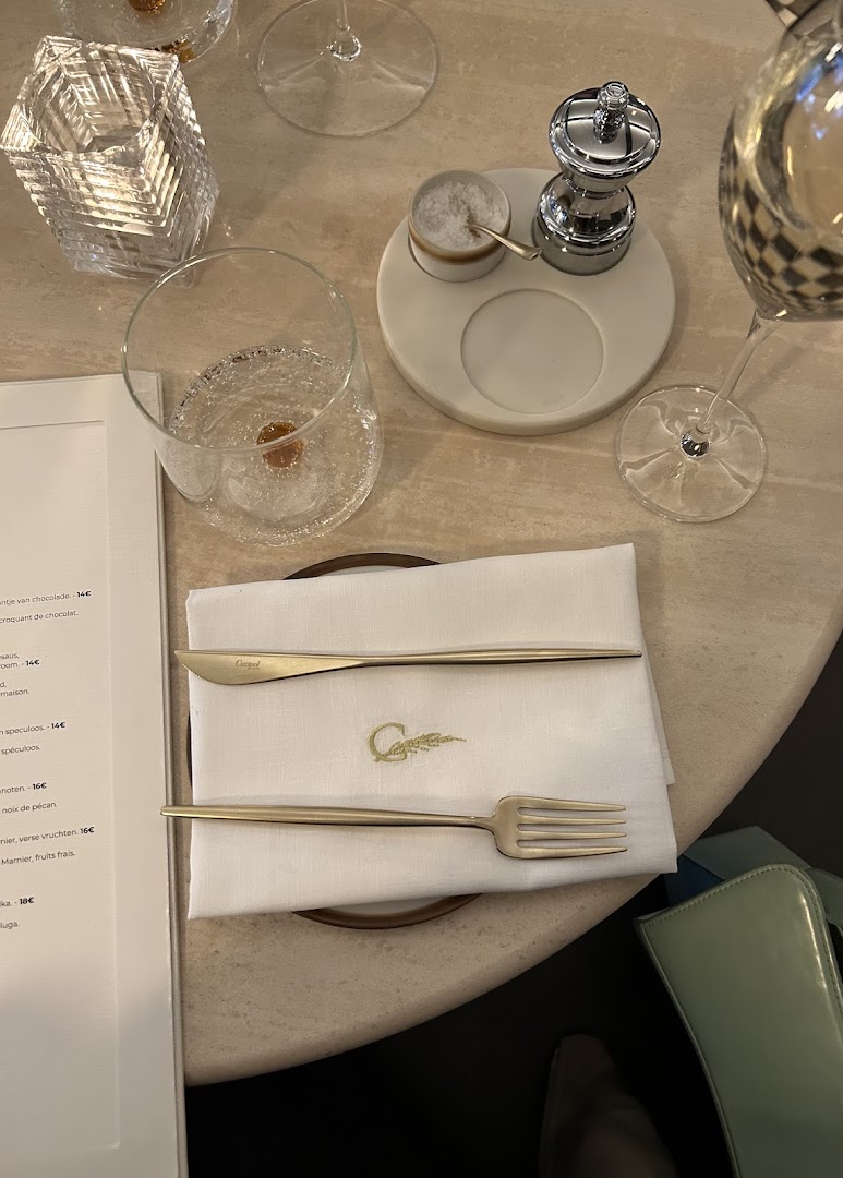 Constantin: elegant and professional table setting