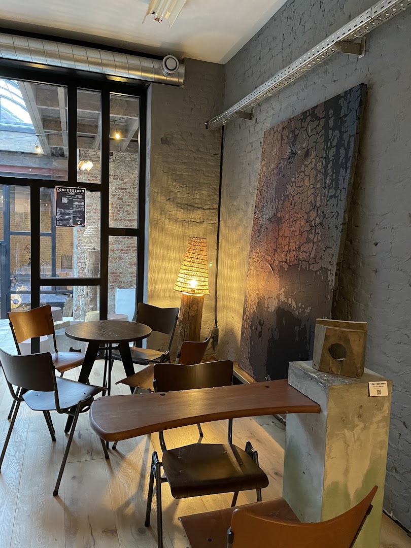 Artisan's: gallery interior and atmosphere