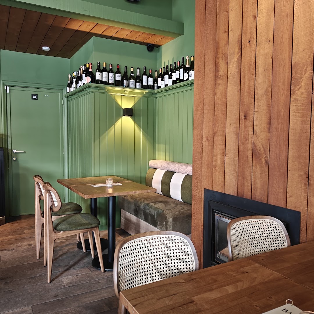 Barolo: inviting bar interior atmosphere