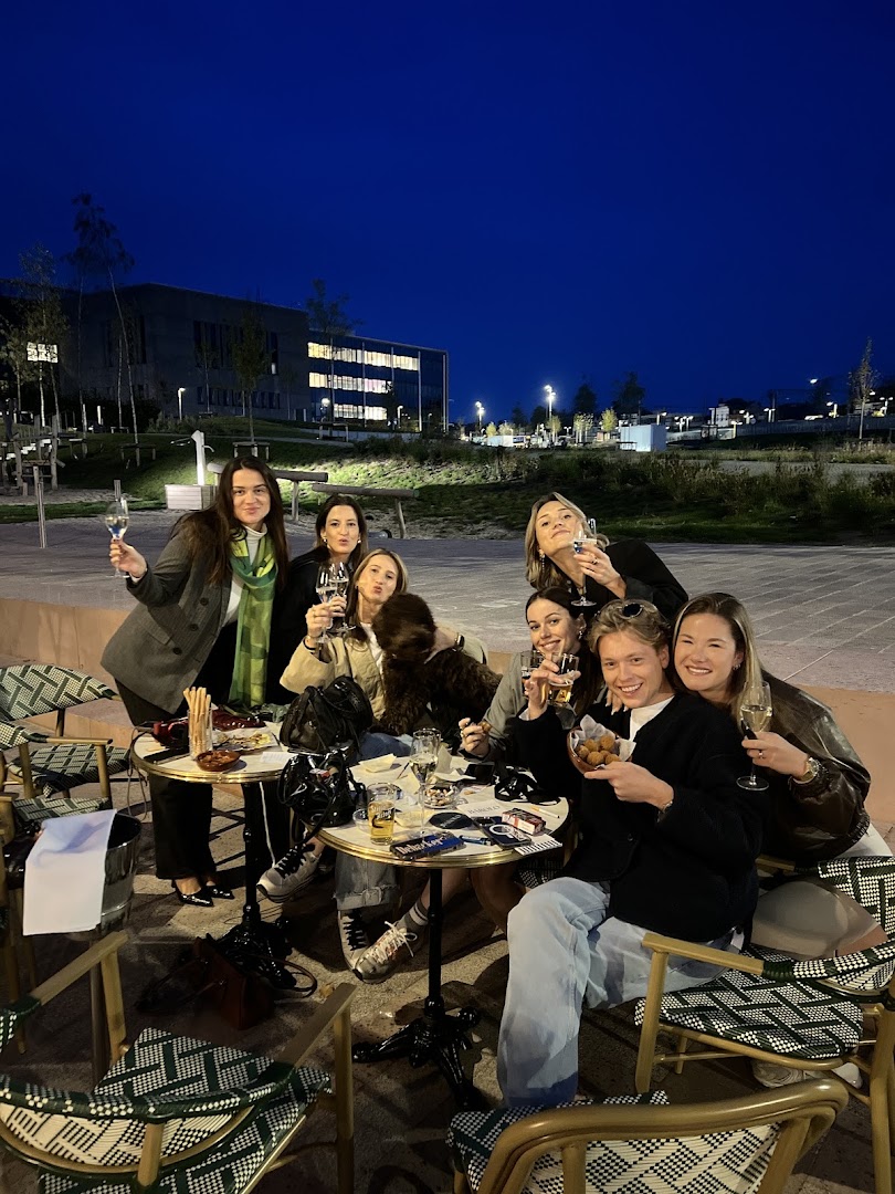 Barolo: atmosphere and happy customers