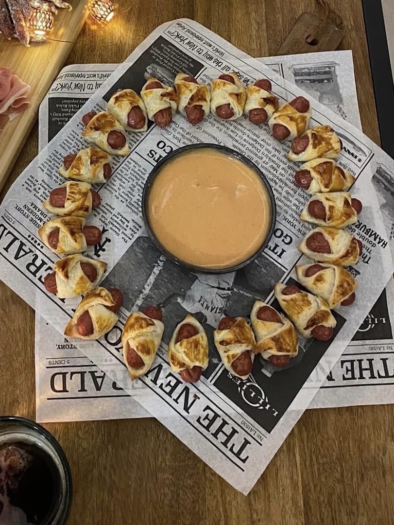 Boho Bar: appetizing food presentation for bar