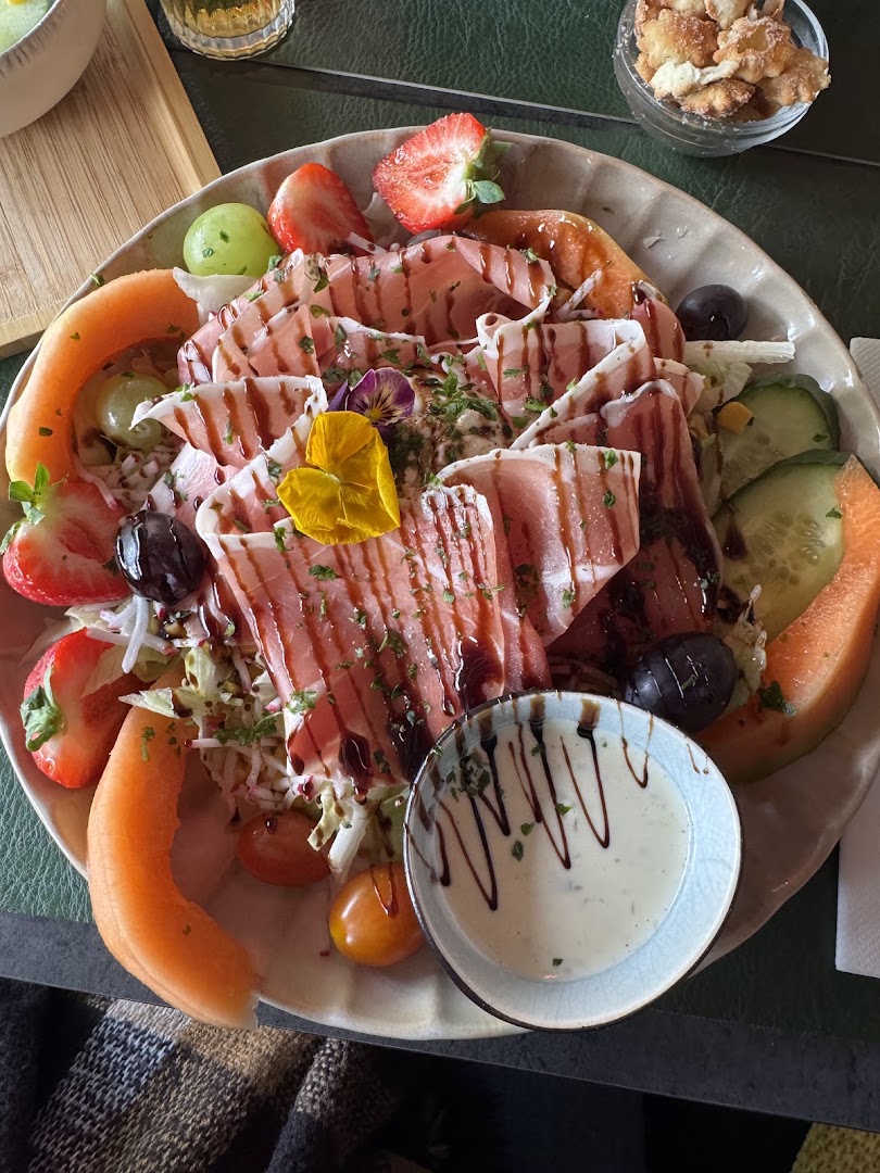 Cliché: appetizing, high-quality food photography