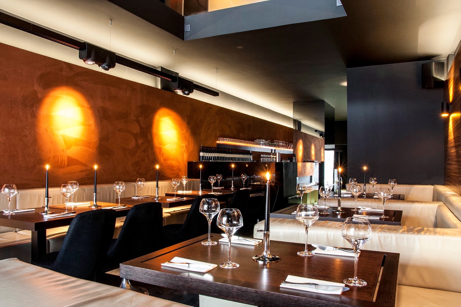 Floyd by Funky Food: professional interior shot of venue