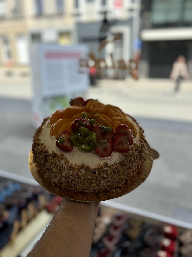 Galata Bakkerij: appetizing photo of fresh cake