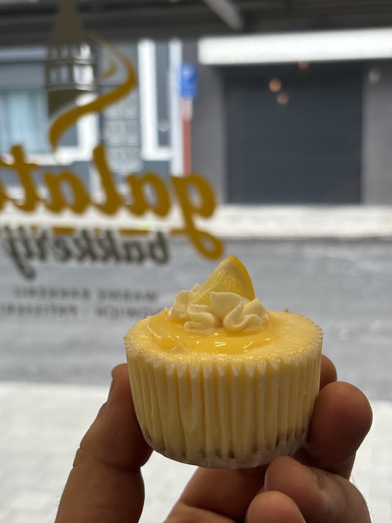Galata Bakkerij: appetizing food photo with branding