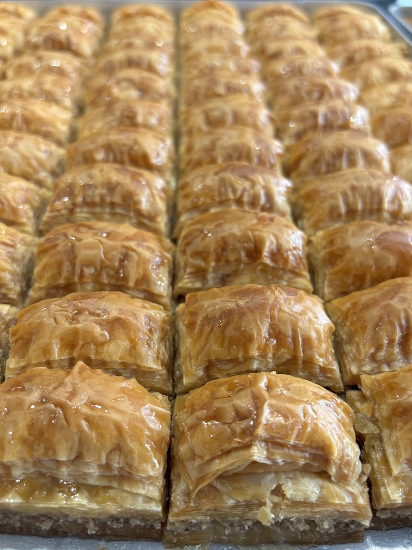 Galata Bakkerij: appetizing photo of fresh baklava