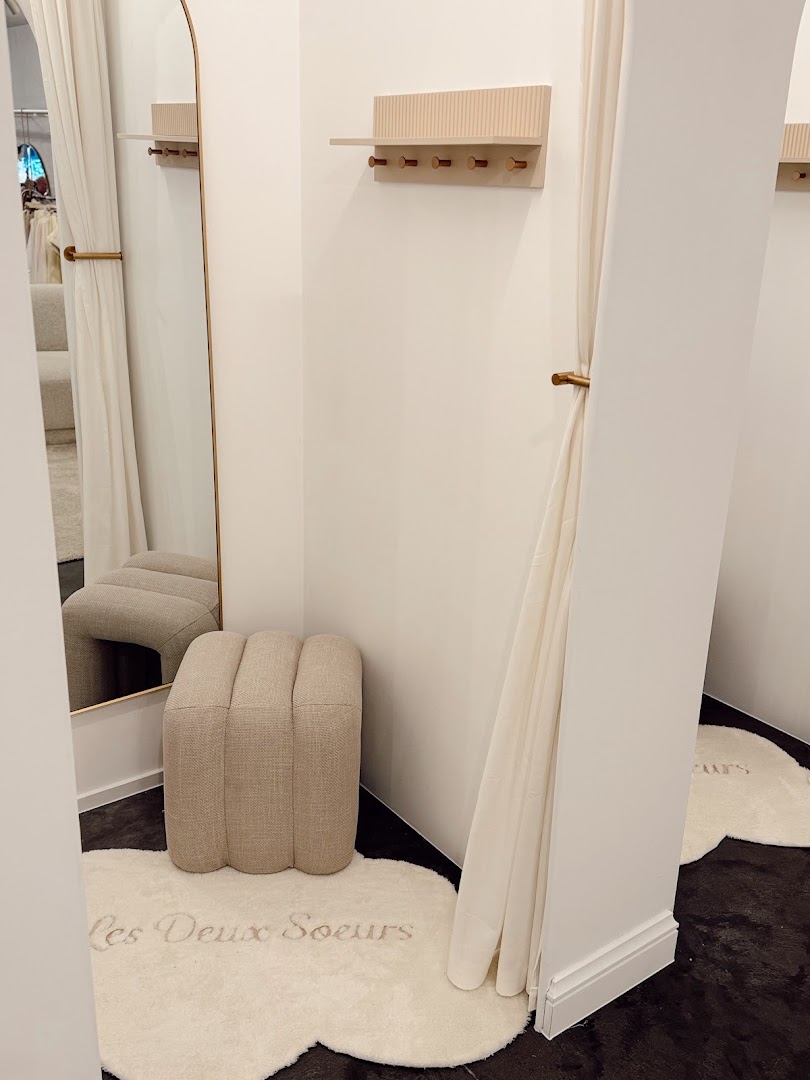 Les Deux Soeurs: clean and inviting shop interior