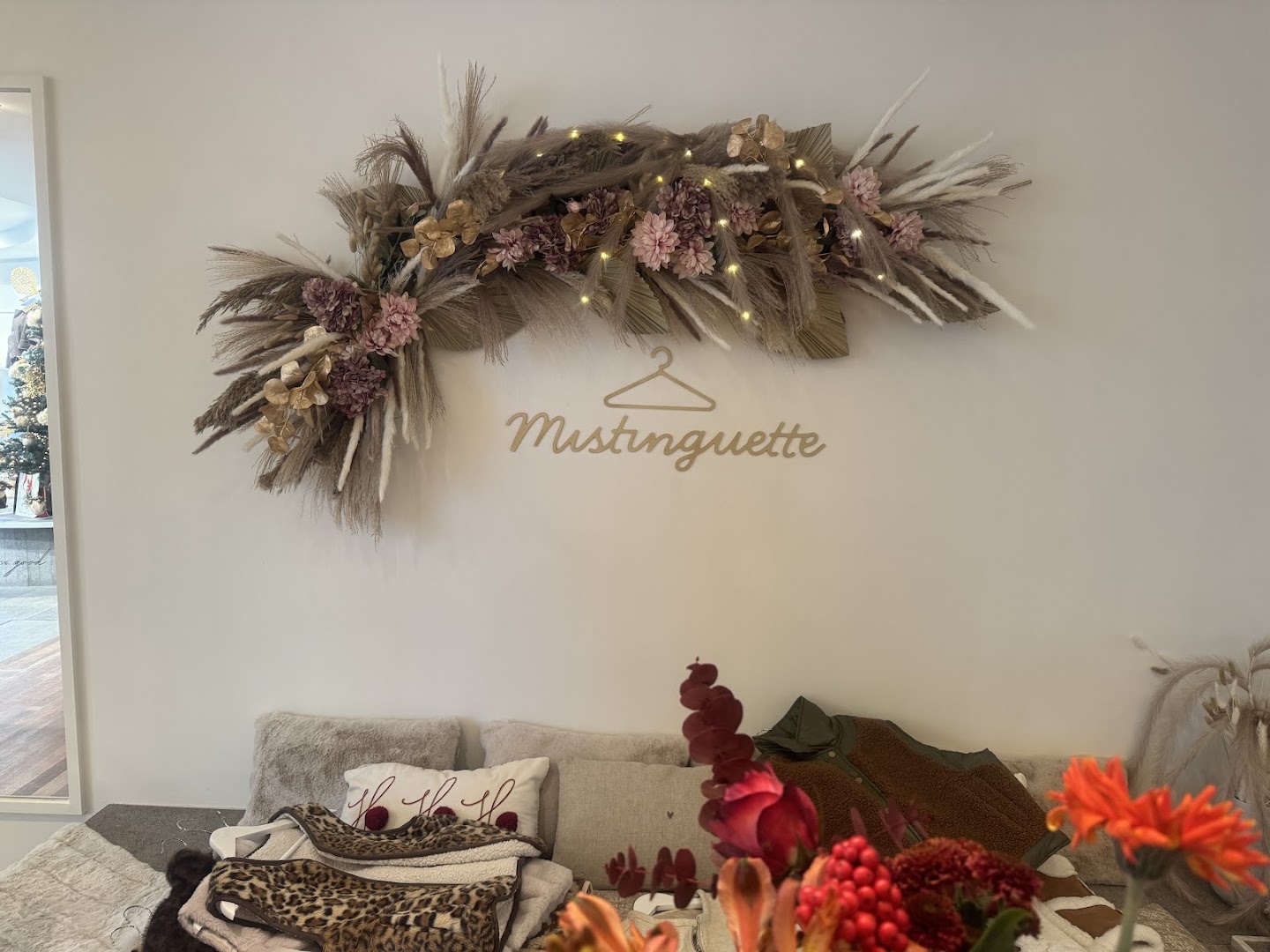 Mistinguette: attractive shop interior and branding