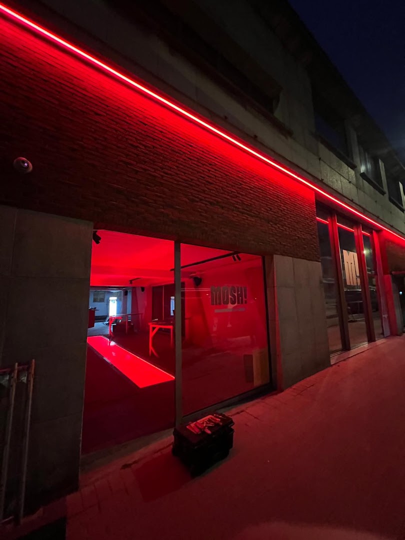 MOSH! Kortrijk: attractive exterior shot at night