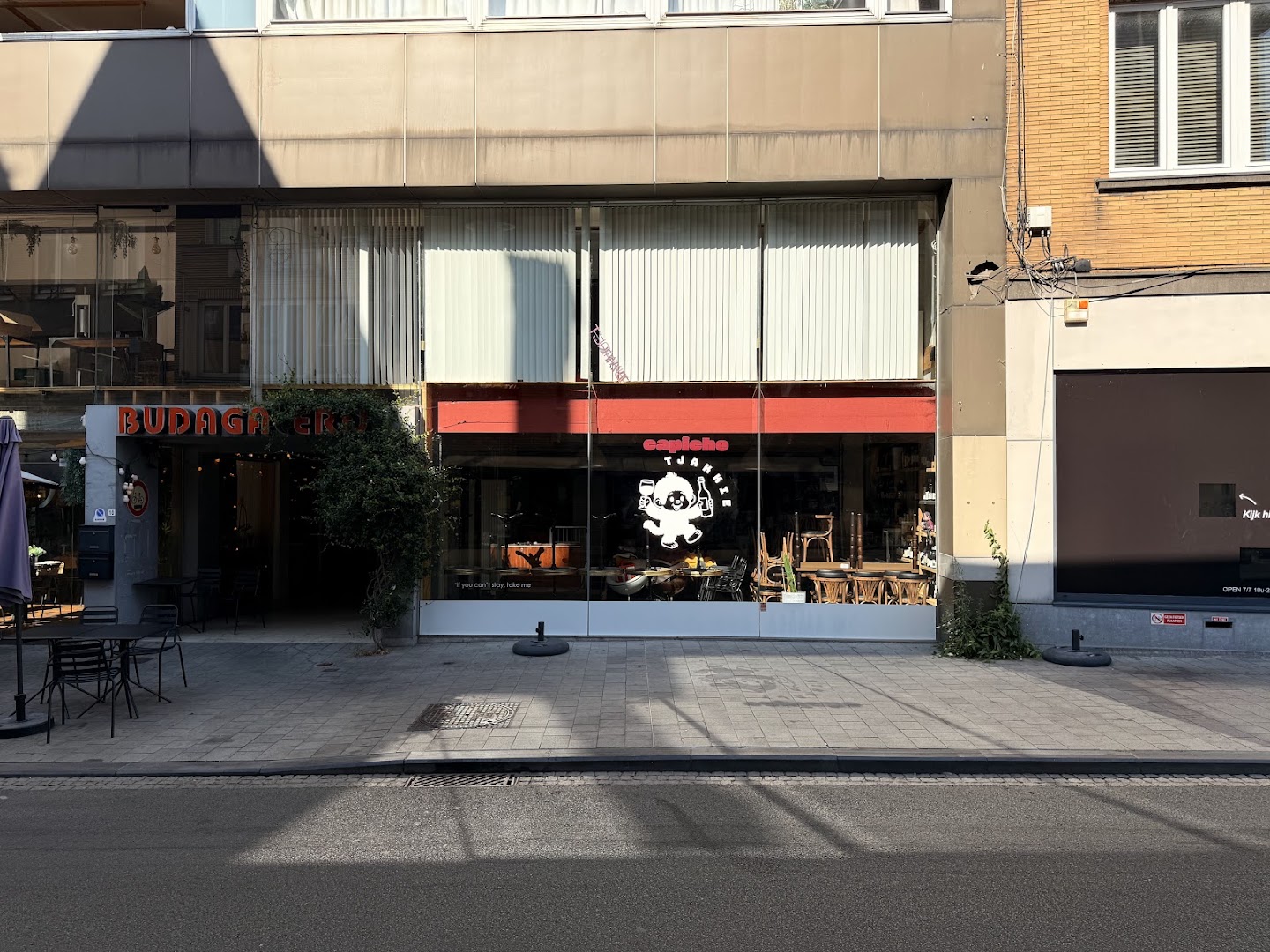 Tjakkie: clear exterior view of venue
