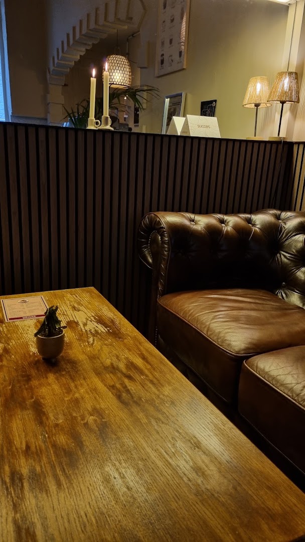 Wilmanda's Coffee: inviting and atmospheric interior shot