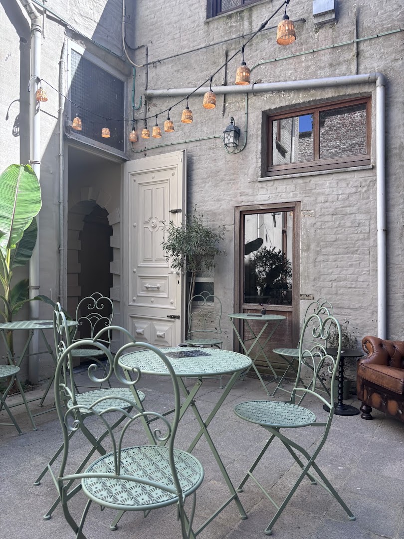 Wilmanda's Coffee: attractive and inviting outdoor seating
