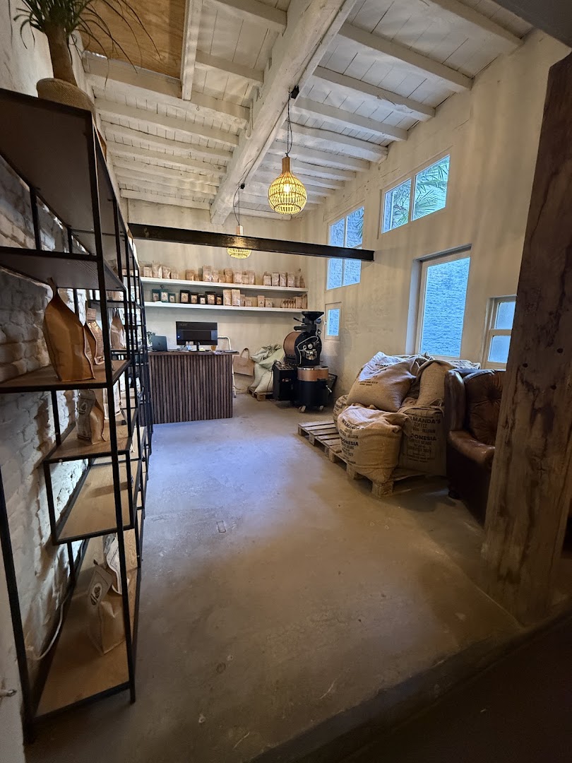 Wilmanda's Coffee: inviting cafe interior atmosphere