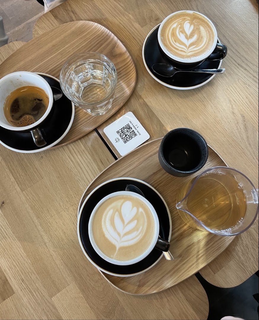 Kafei: appetizing coffee and breakfast presentation
