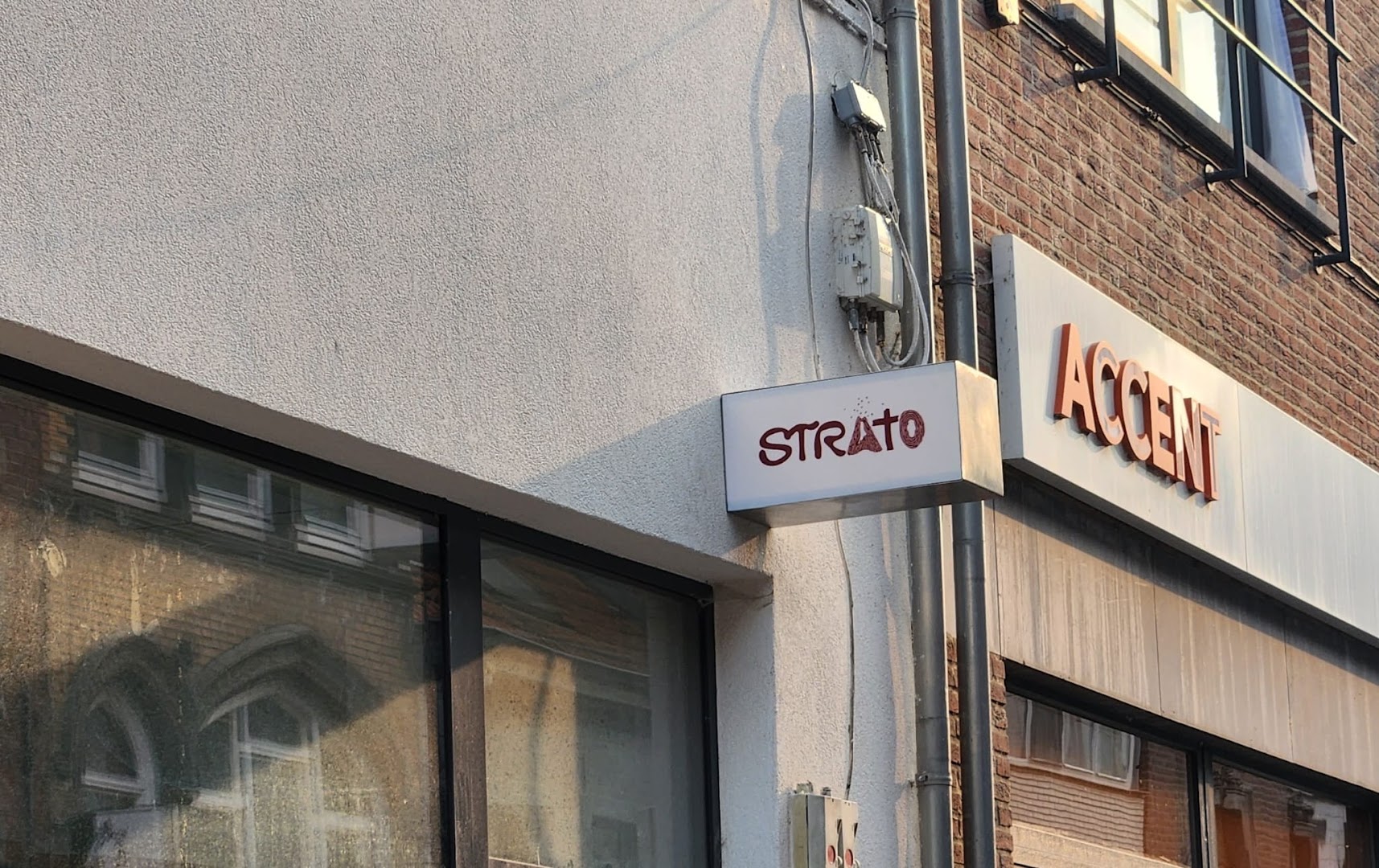 Strato: clear signage of the venue