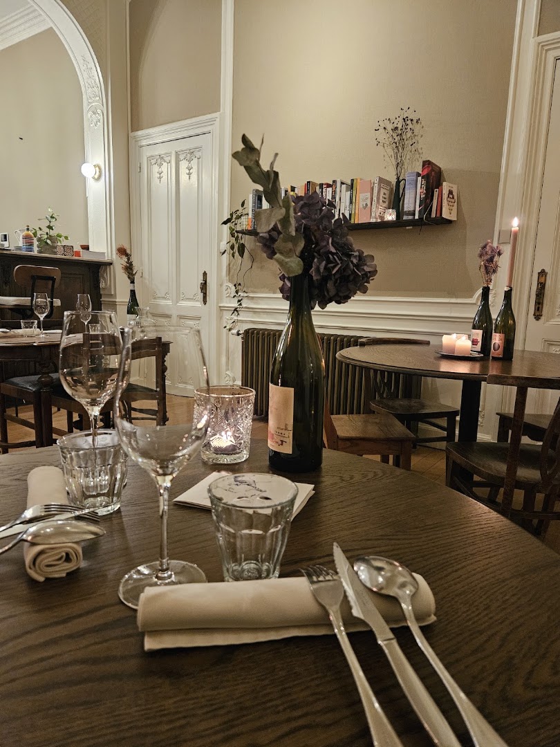 Jambon Violon: inviting and professional restaurant atmosphere