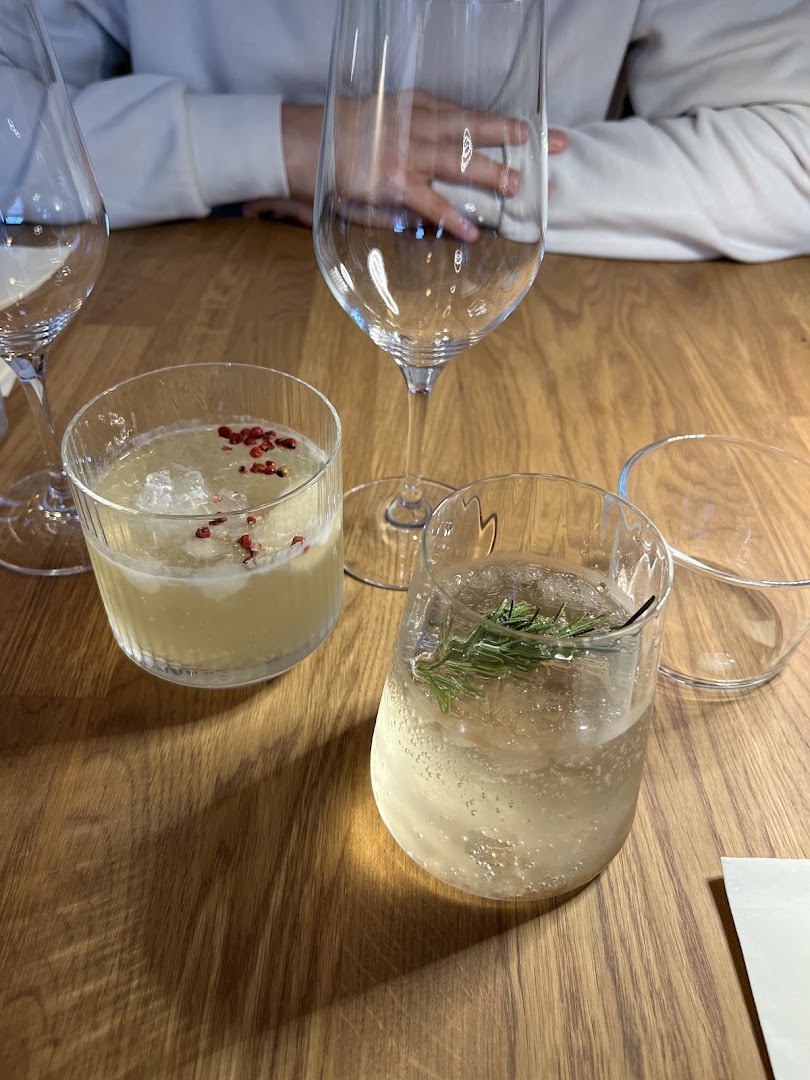 Quinze: appealing photo of restaurant drinks