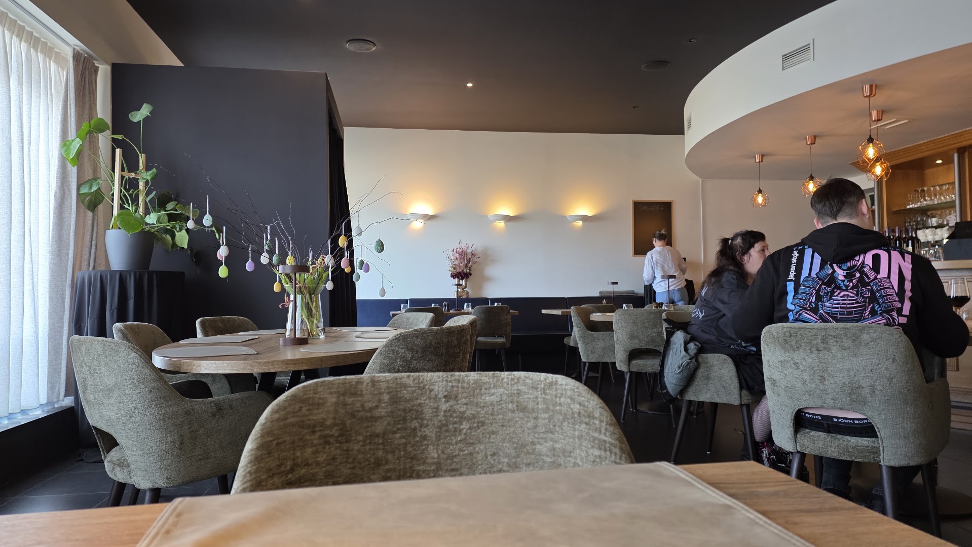 Konoba: clear, inviting restaurant interior shot