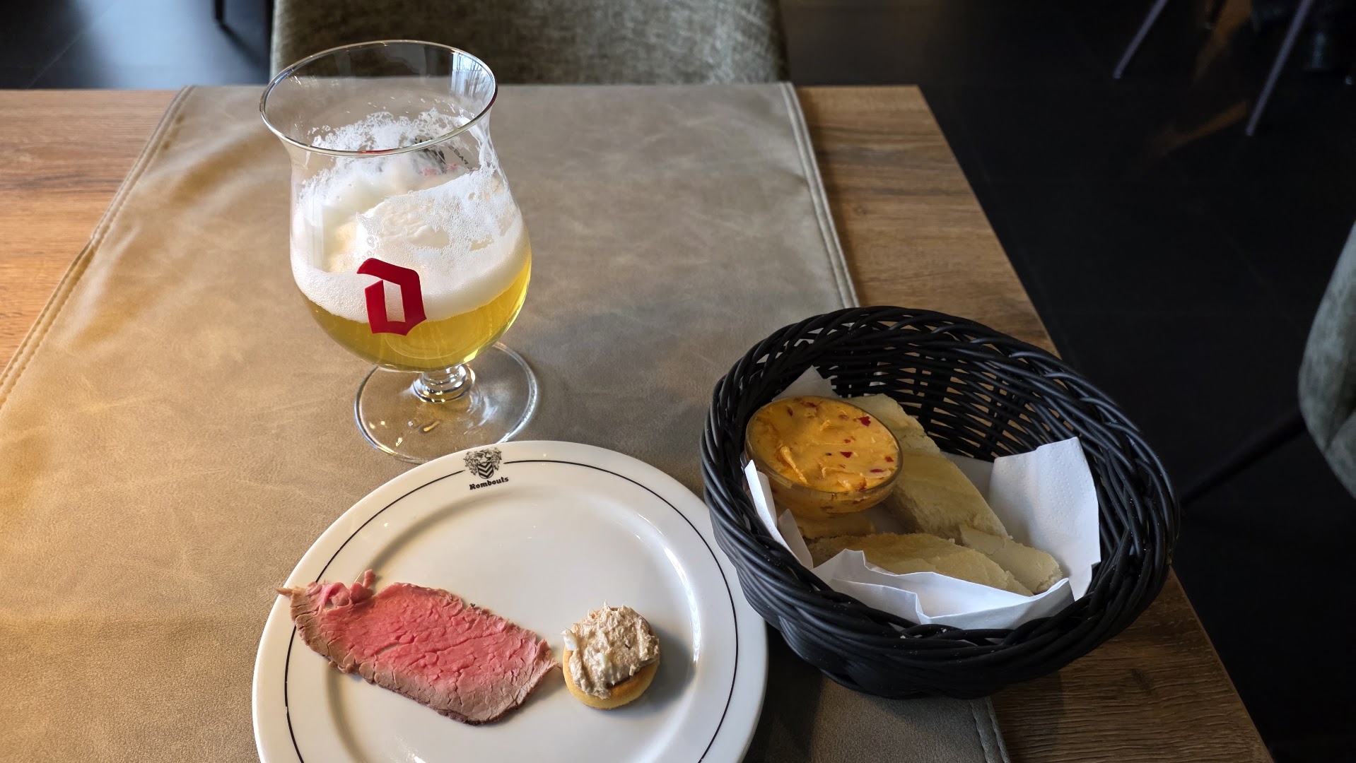 Konoba: appetizing food and drink presentation