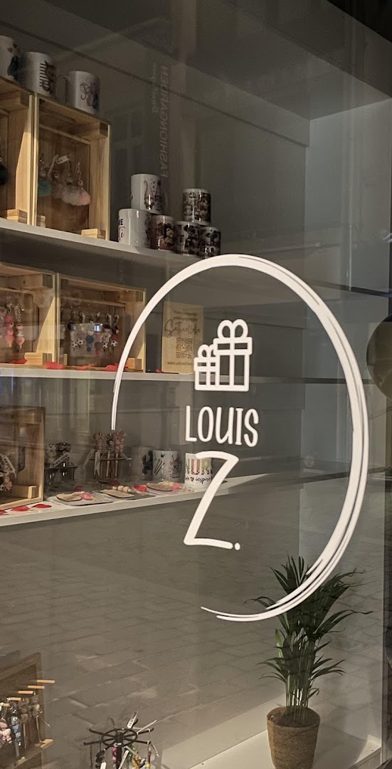Louis Z.: clear storefront display and branding