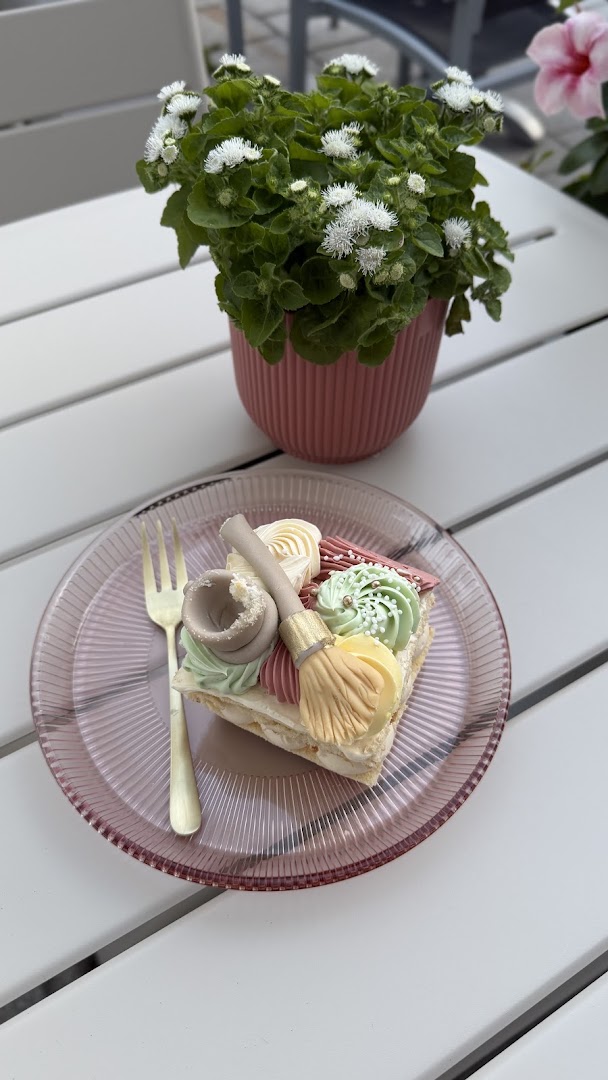 Mok 'n Roll: high quality photo of dessert