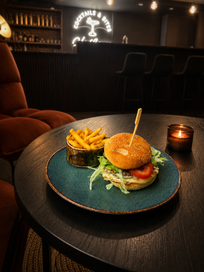 Ocho Lounge: appetizing food photo with atmosphere