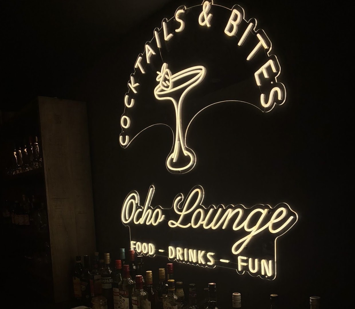 Ocho Lounge: attractive neon venue signage