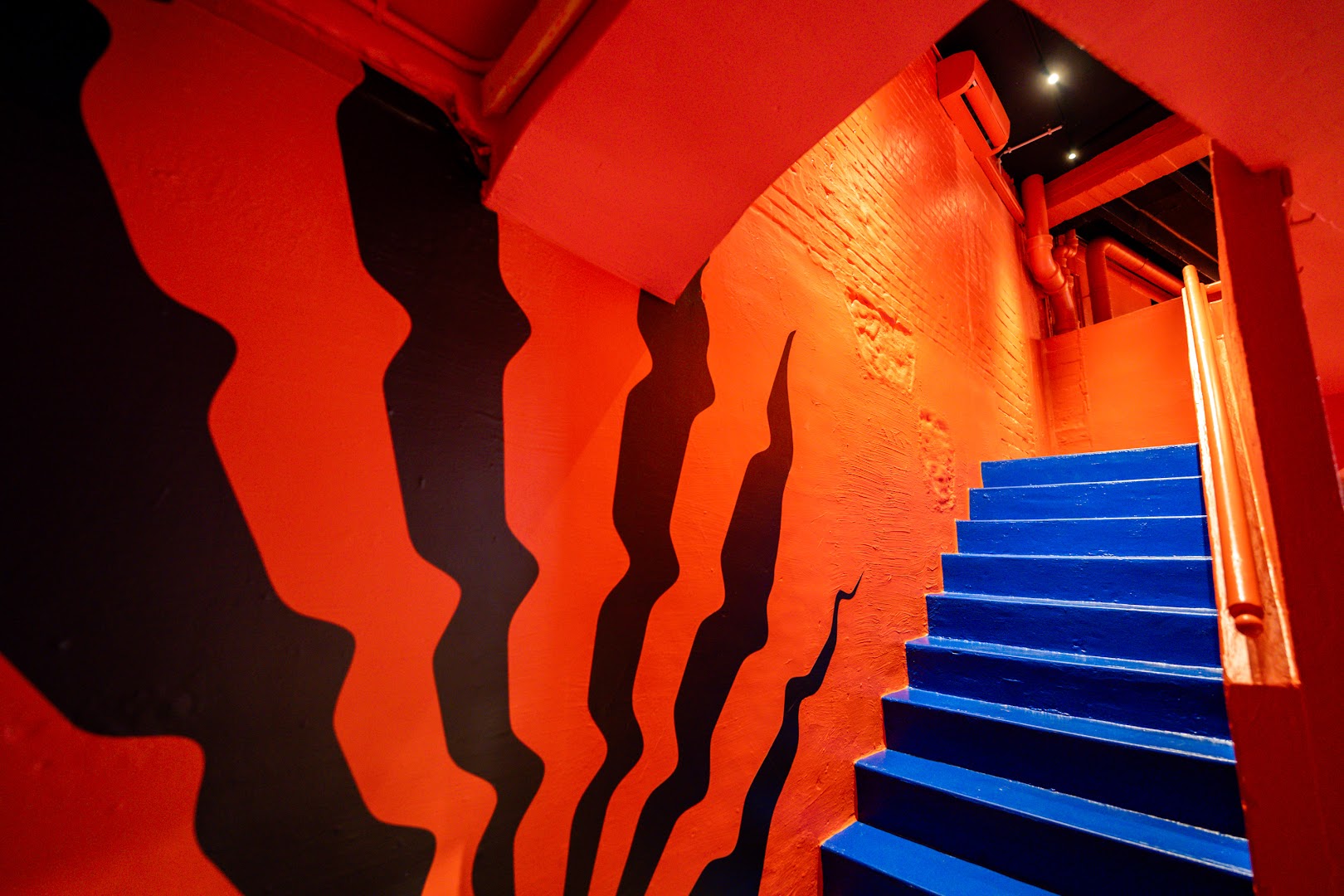 Balcón: striking interior design and atmosphere