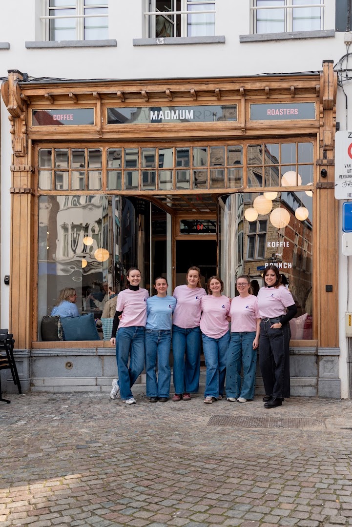 Madmum Coffee Roasters: professional team photo at venue
