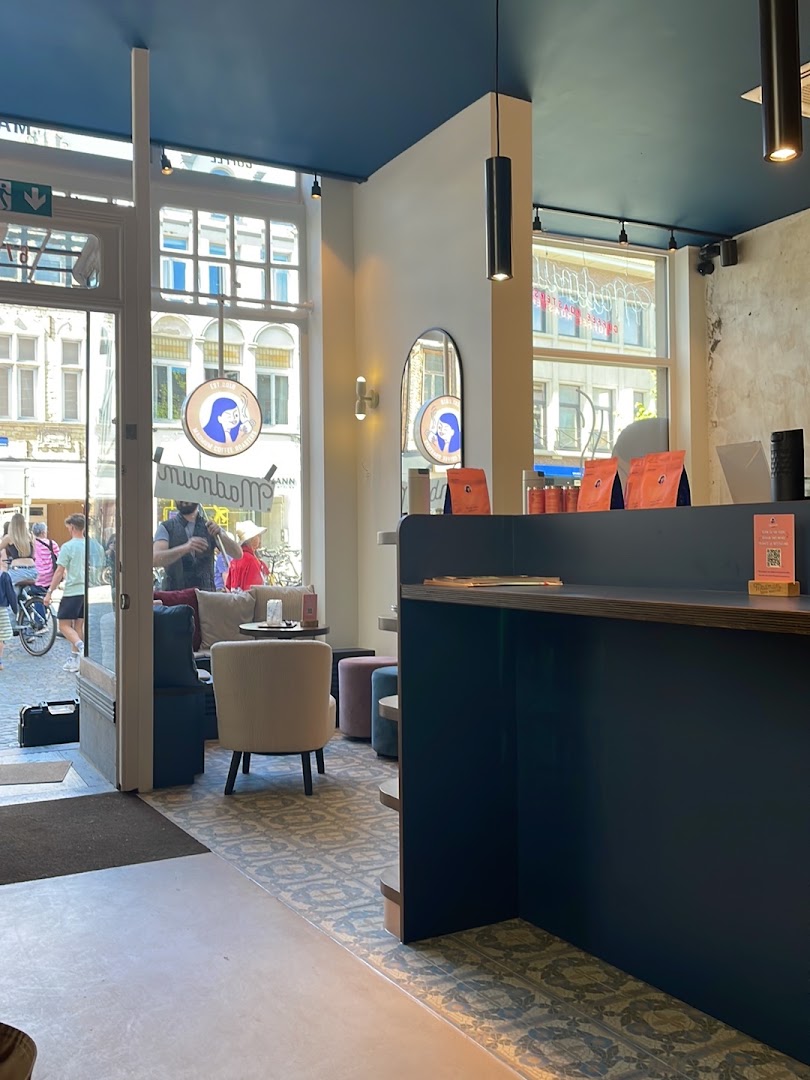 Madmum Coffee Roasters: inviting and clean interior shot