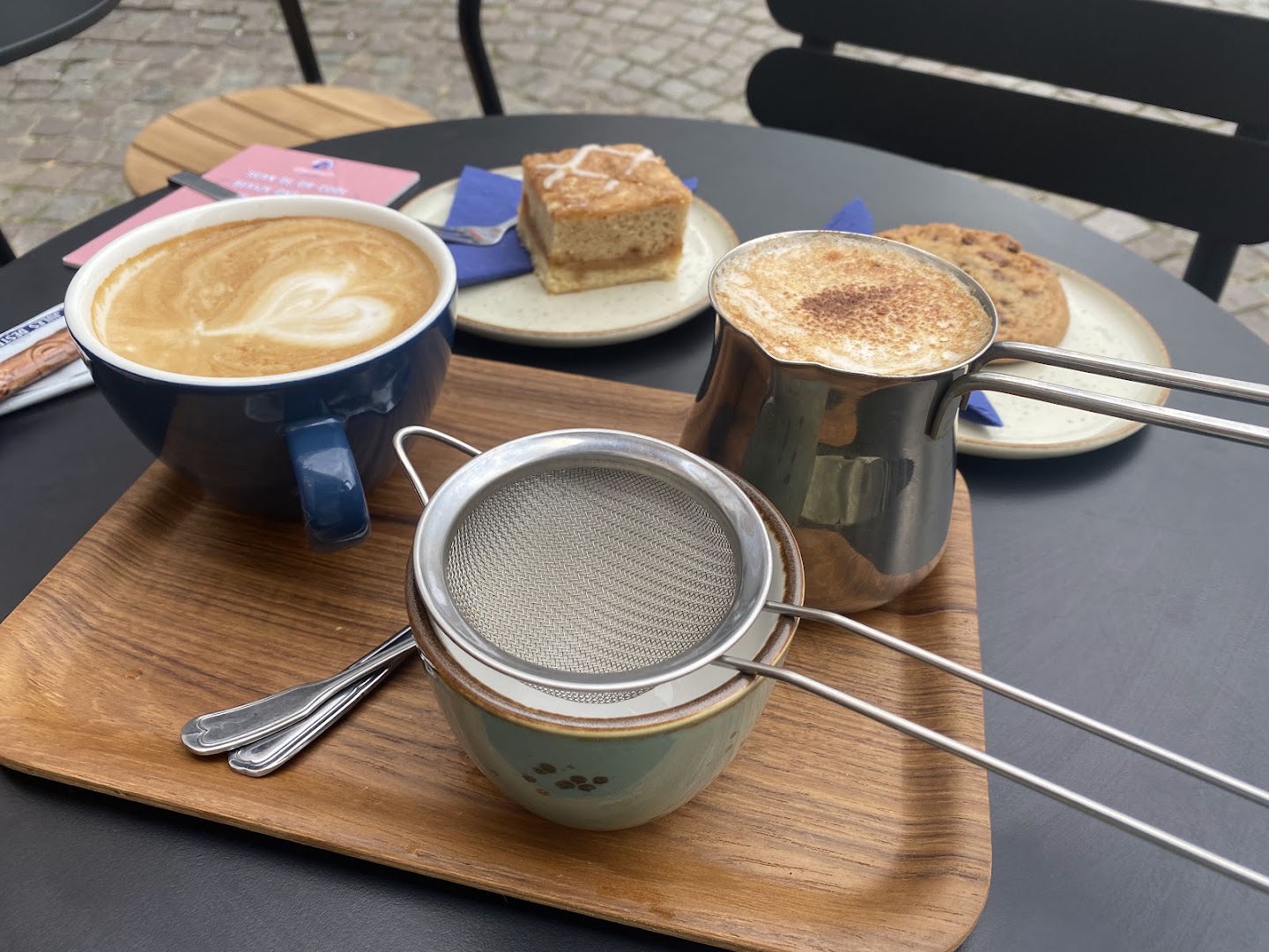 Madmum Coffee Roasters: appetizing breakfast and coffee spread