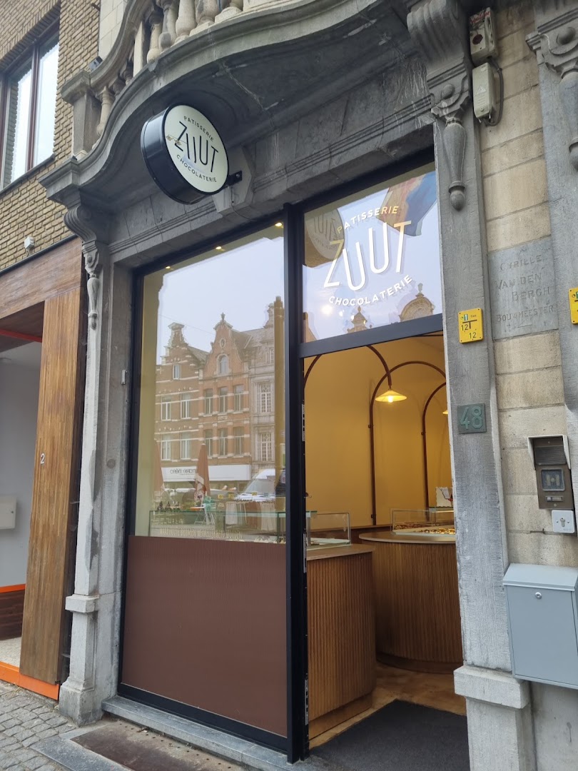 ZUUT Mechelen: clear, professional storefront photo