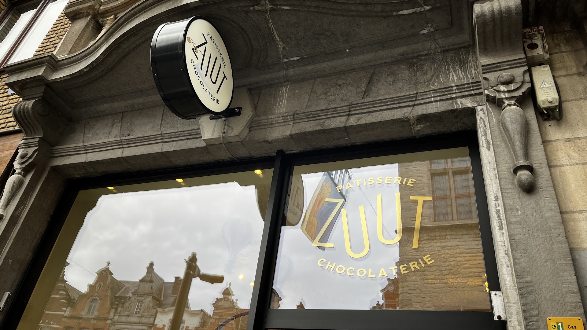 ZUUT Mechelen: clear storefront photo of shop