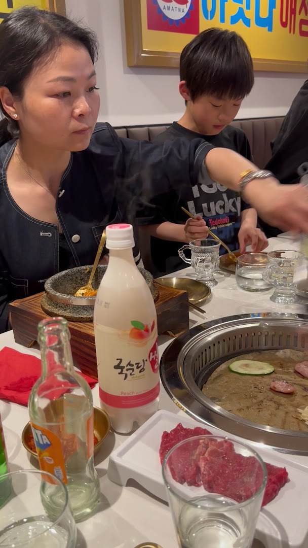 BBQ Home: authentic dining atmosphere