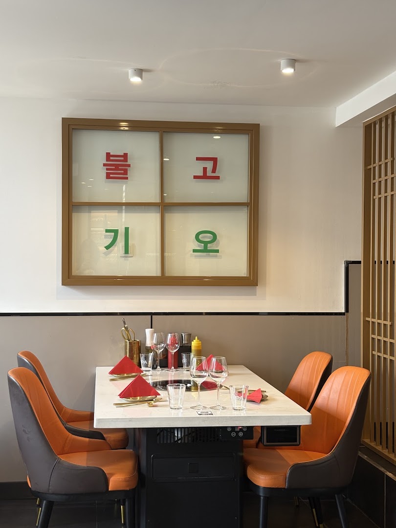BBQ Home: clean, professional interior shot