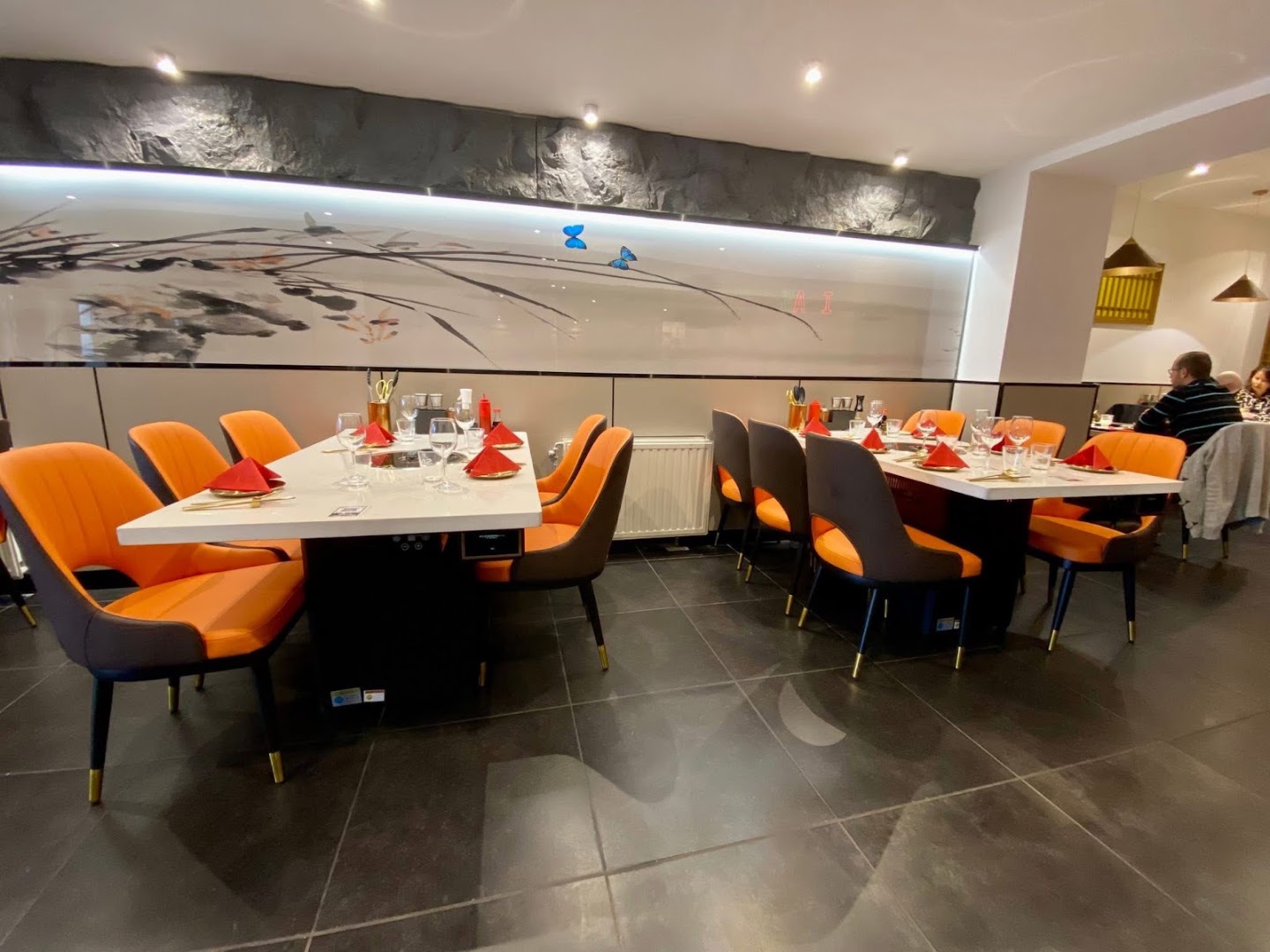 BBQ Home: clear photo of restaurant interior