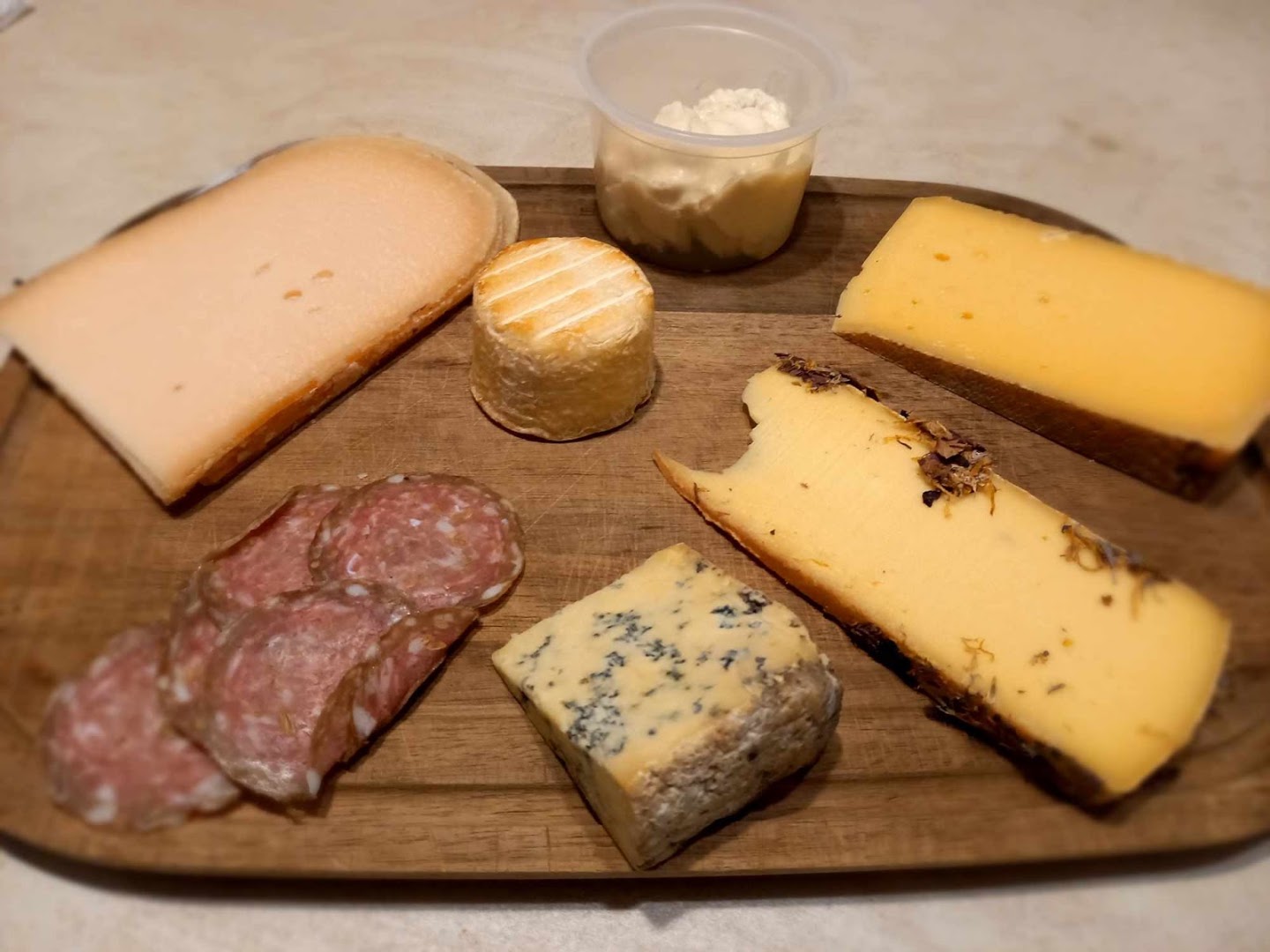 KAAS: appetizing display of shop products