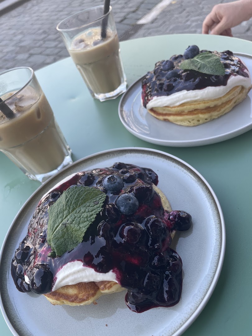 Le Brunchist: appetizing food and drink photo