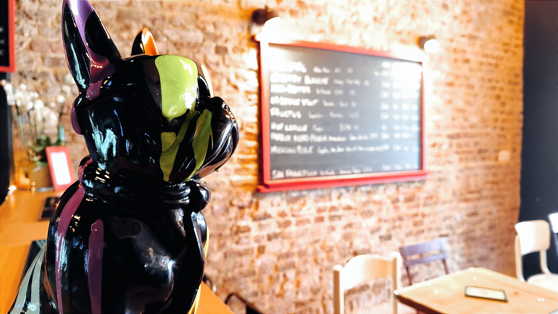 Le Ravage Beer Bar: venue atmosphere and decor