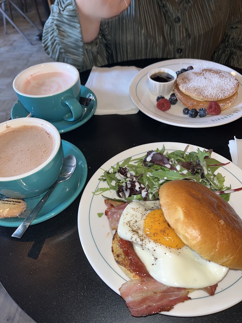 Le Servais: appetizing food and drink presentation