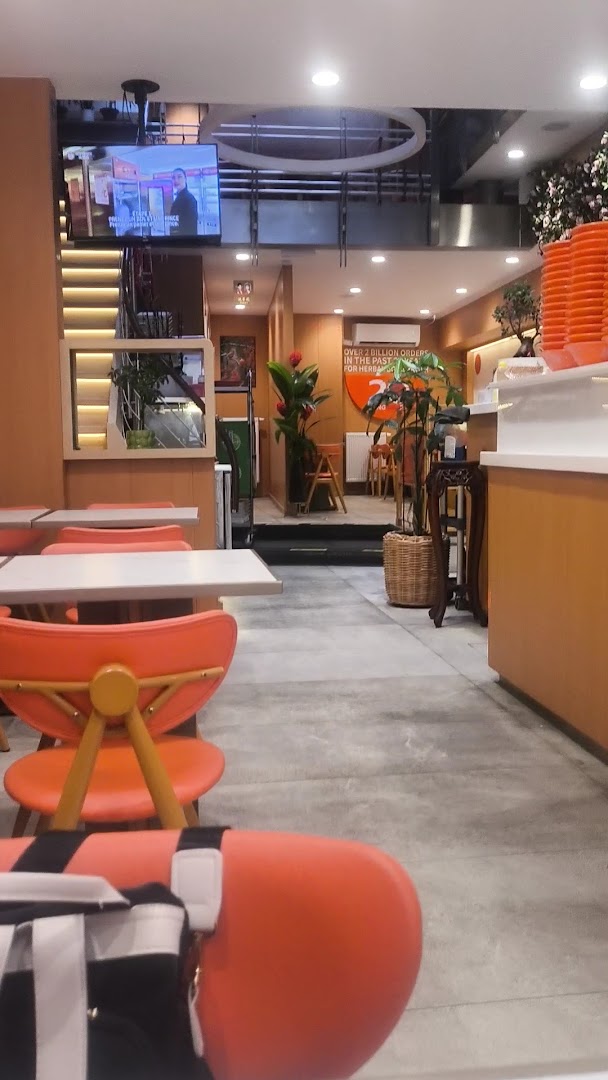 Yangguofu Malatang: clear view of restaurant interior