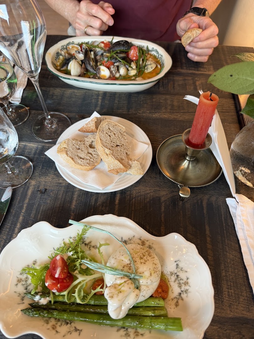 Osteria Marina: appetizing food and restaurant atmosphere