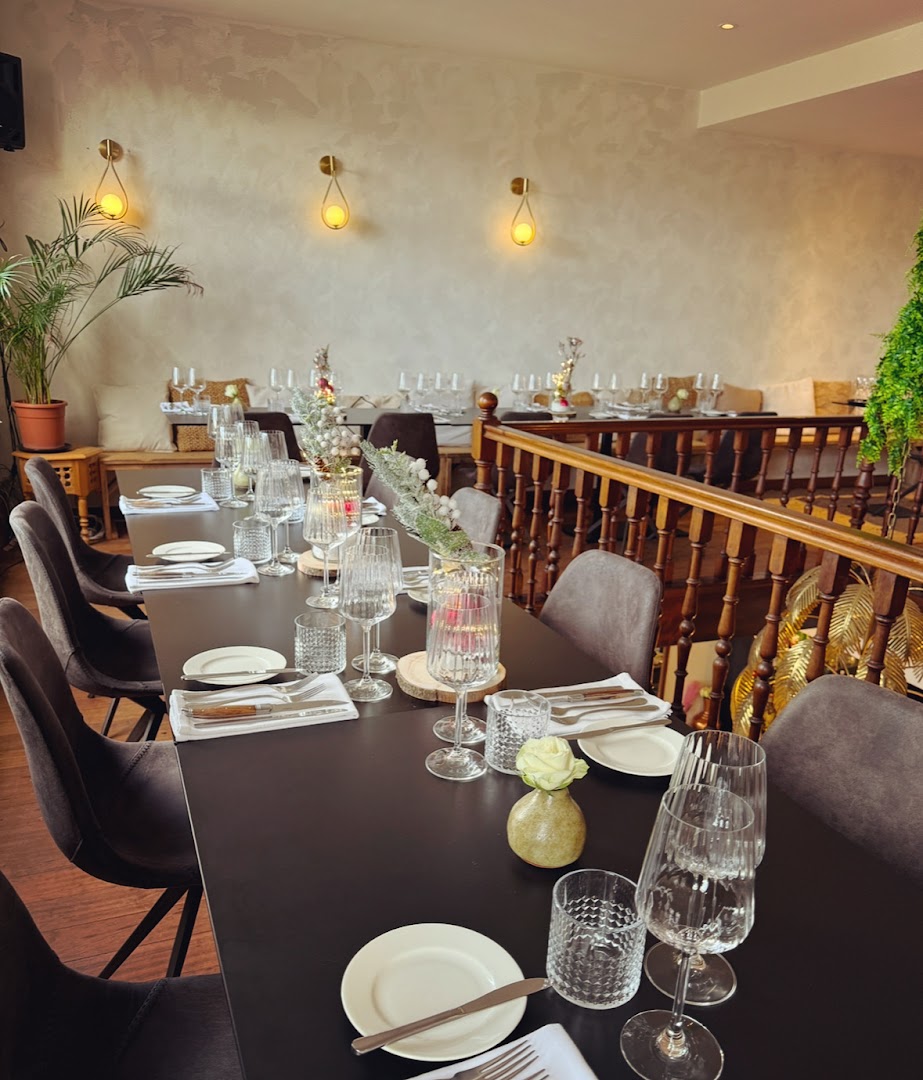 Bar To Taste: attractive, professional interior shot