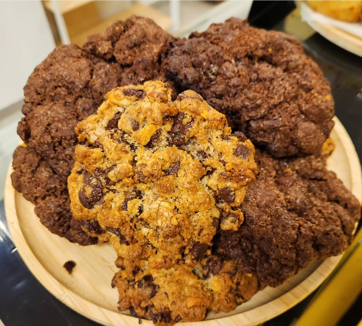 Elephant Coffee: appetizing photo of fresh cookies
