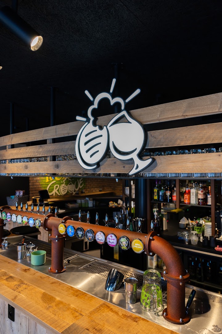 Trolls & Croque: high quality bar interior shot