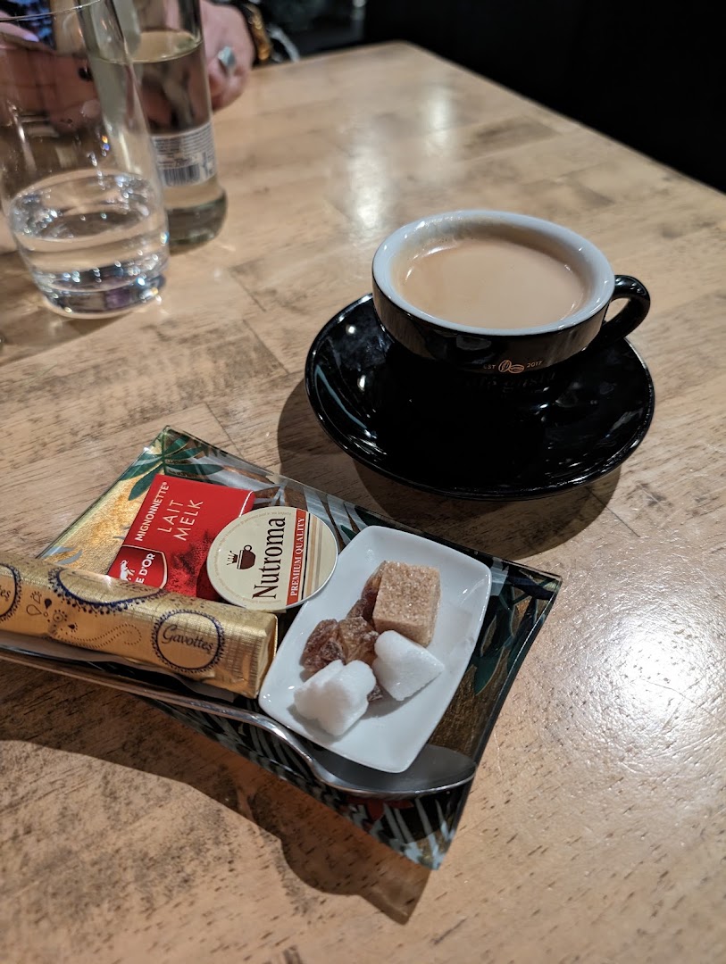 Gusta: appealing coffee and snack presentation